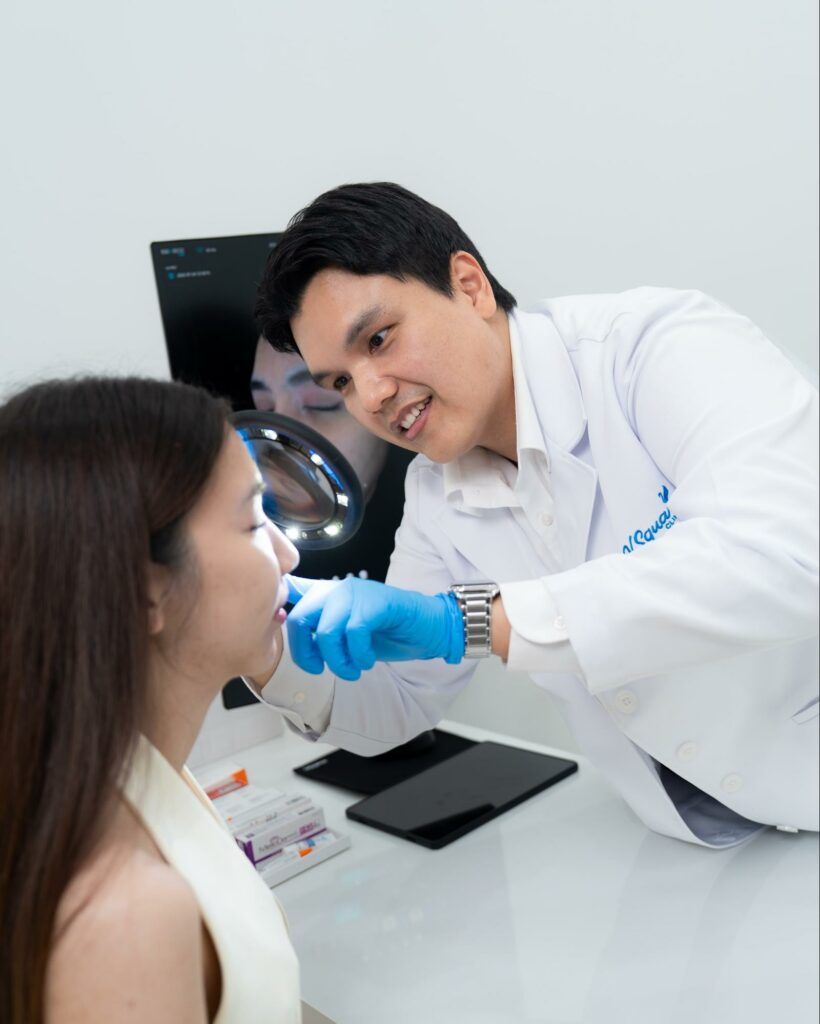 ประเมินผิวหน้าก่อนทำ Reju Laser โดยหมออาร์ต